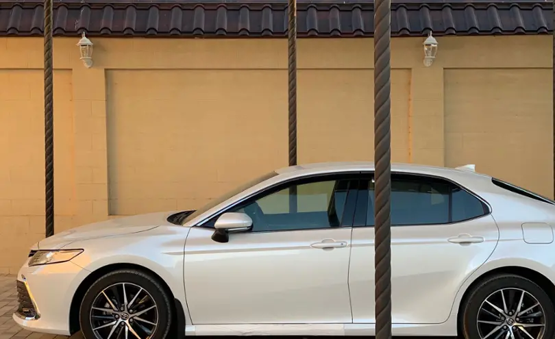 Toyota Camry 2022 года за 27 000 000 тг. в Шымкент