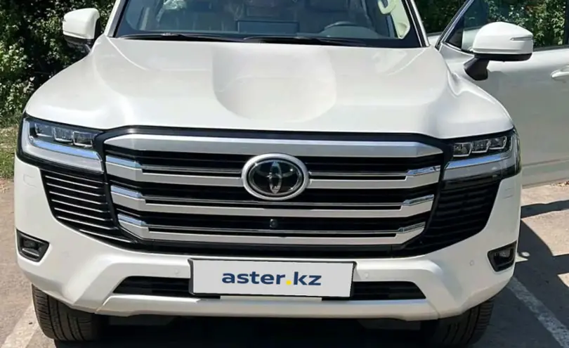 Toyota Land Cruiser 2023 года за 67 000 000 тг. в Алматы