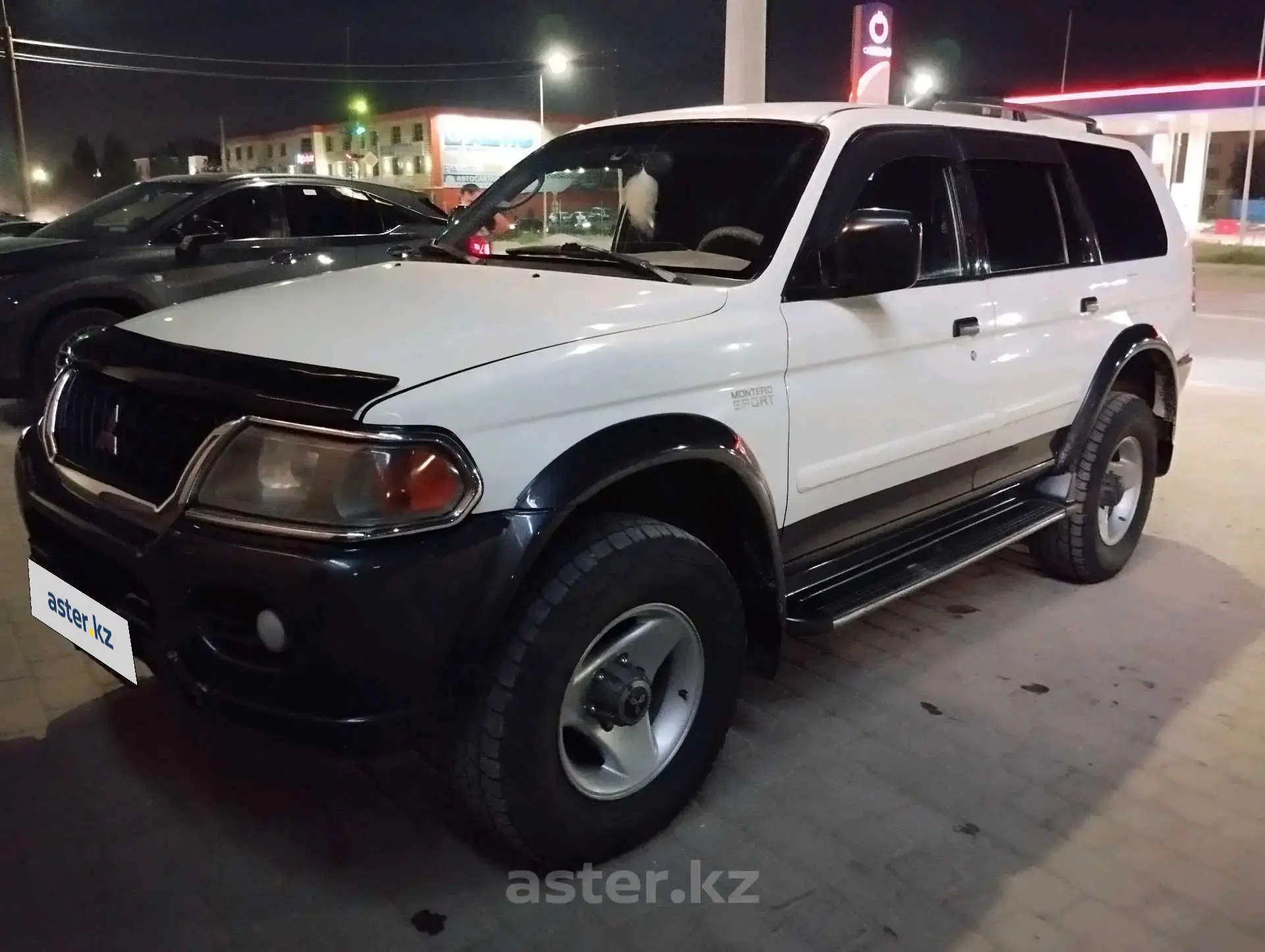 Mitsubishi Montero Sport 2000