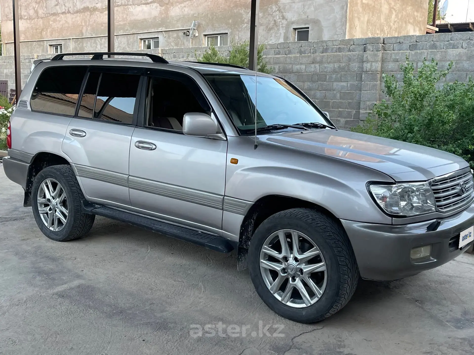 Toyota Land Cruiser 2001