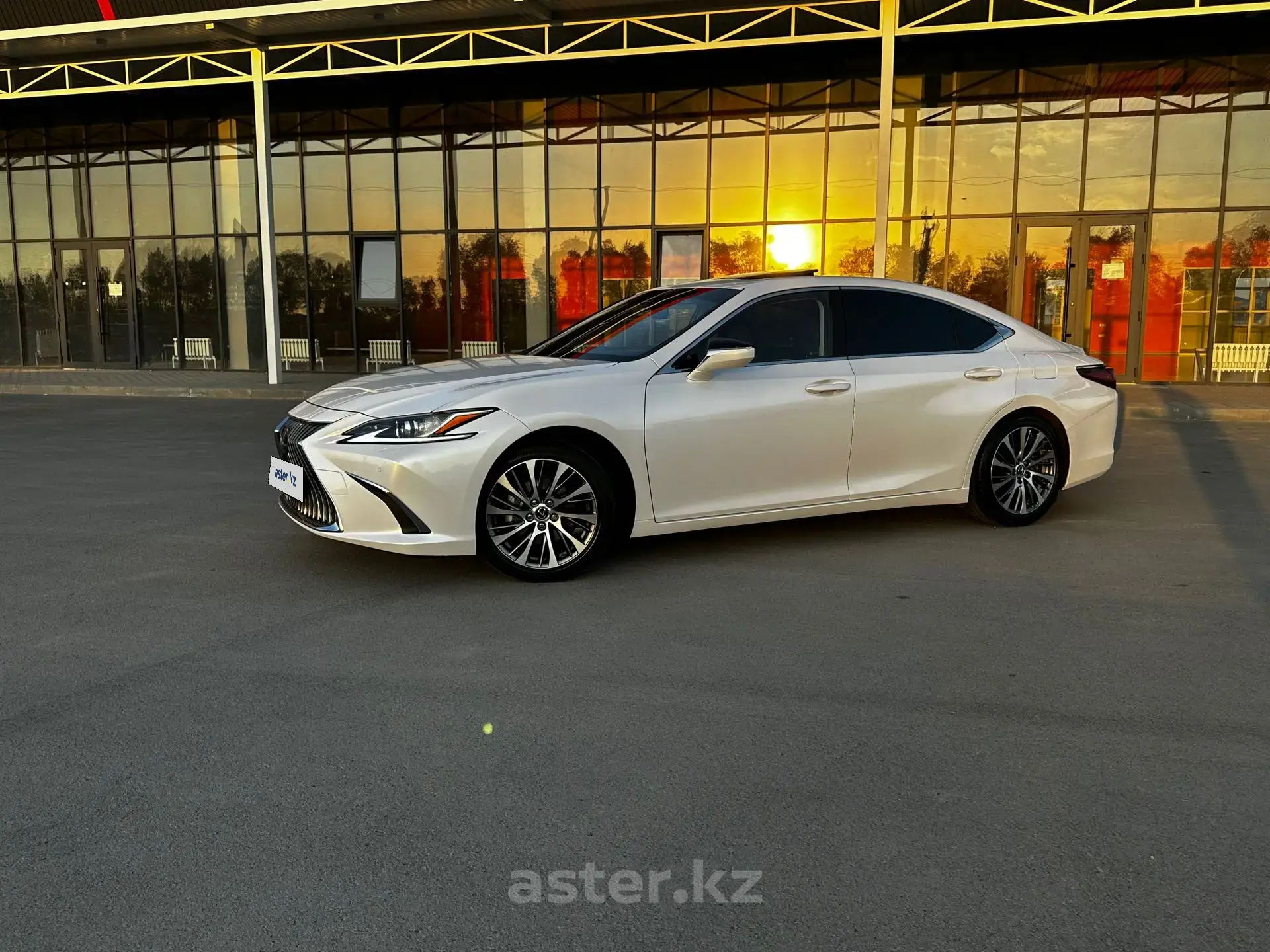 Lexus ES 2020