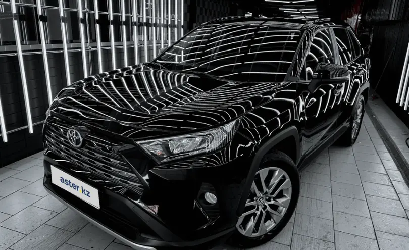 Toyota RAV4 2020 года за 18 000 000 тг. в Астана