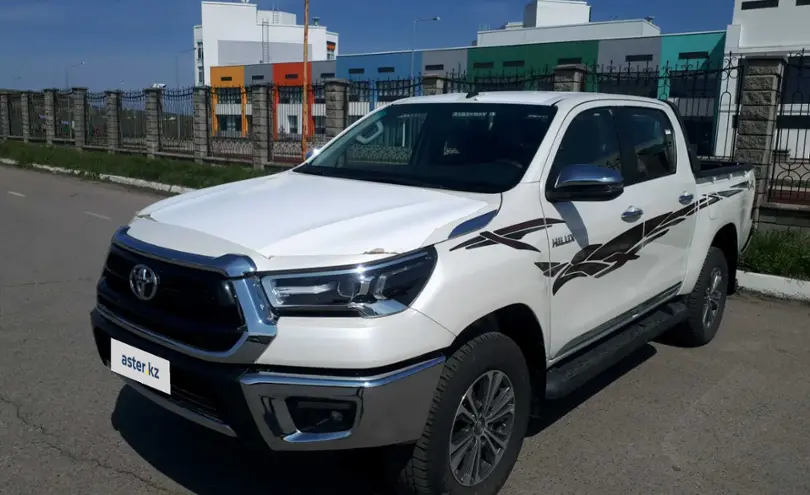 Toyota Hilux 2022 года за 19 900 000 тг. в Алматы