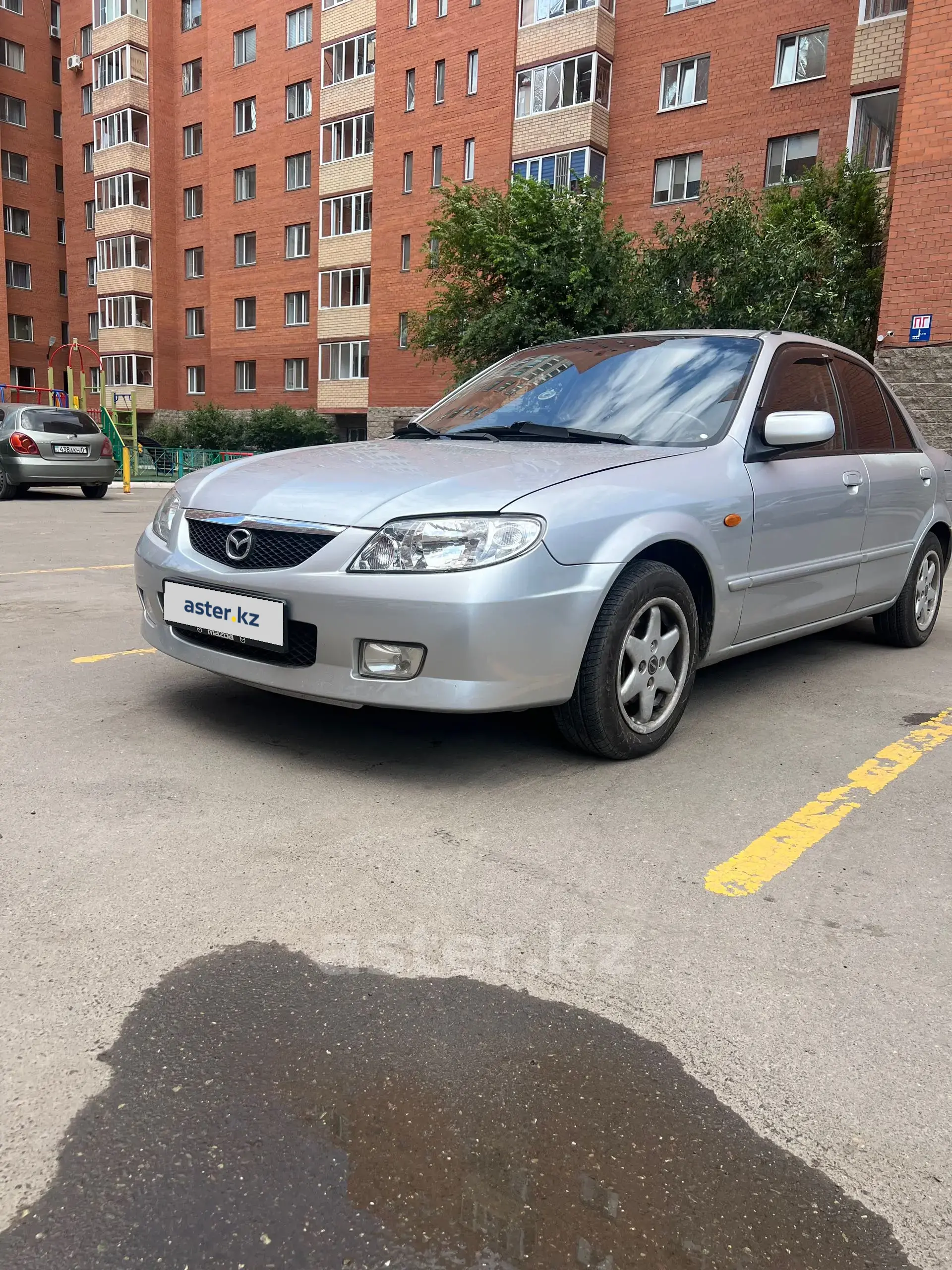 Mazda 323 2002