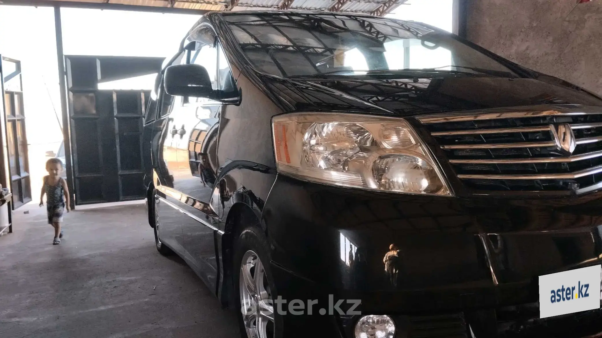 Toyota Alphard 2005