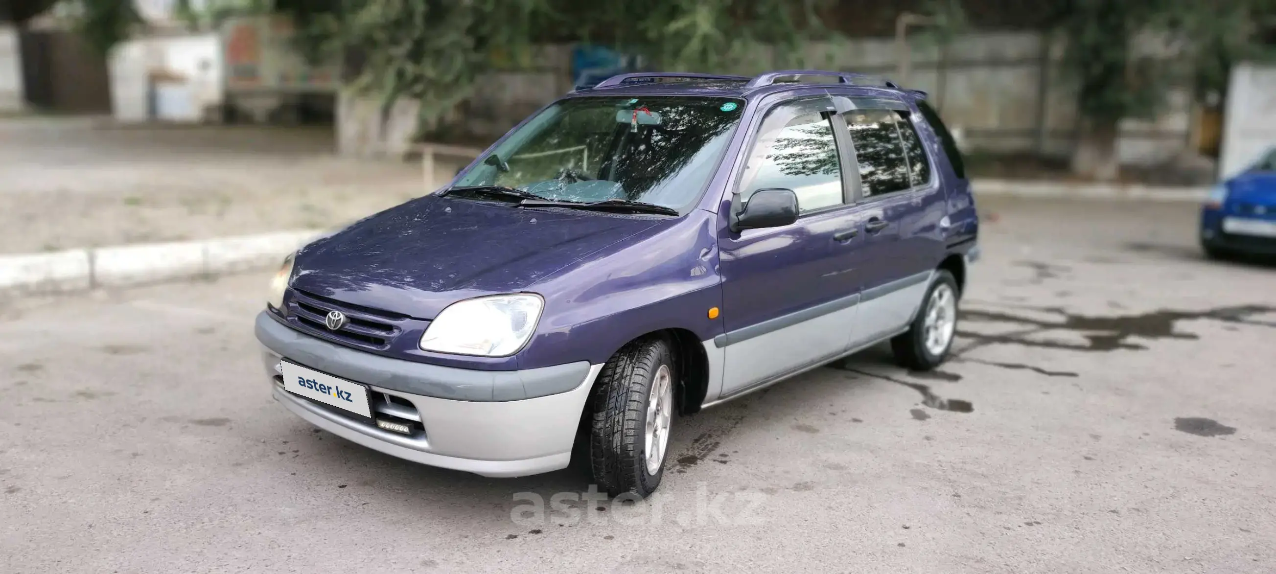 Toyota Raum 1997