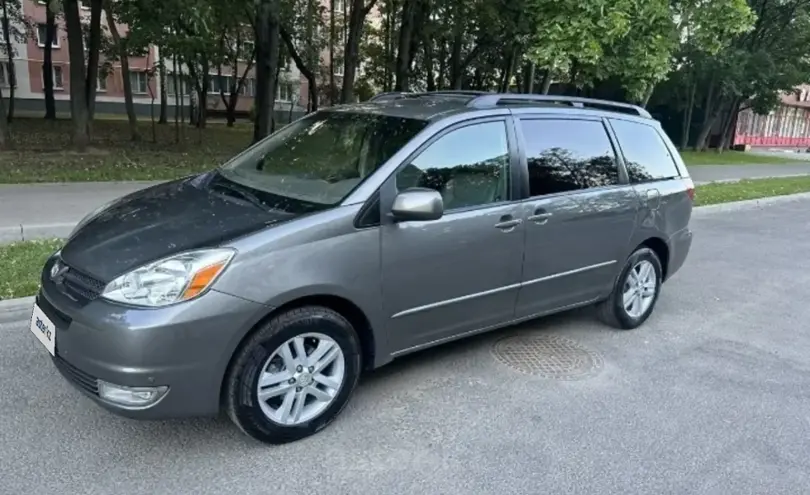 Toyota Sienna 2005 3 3