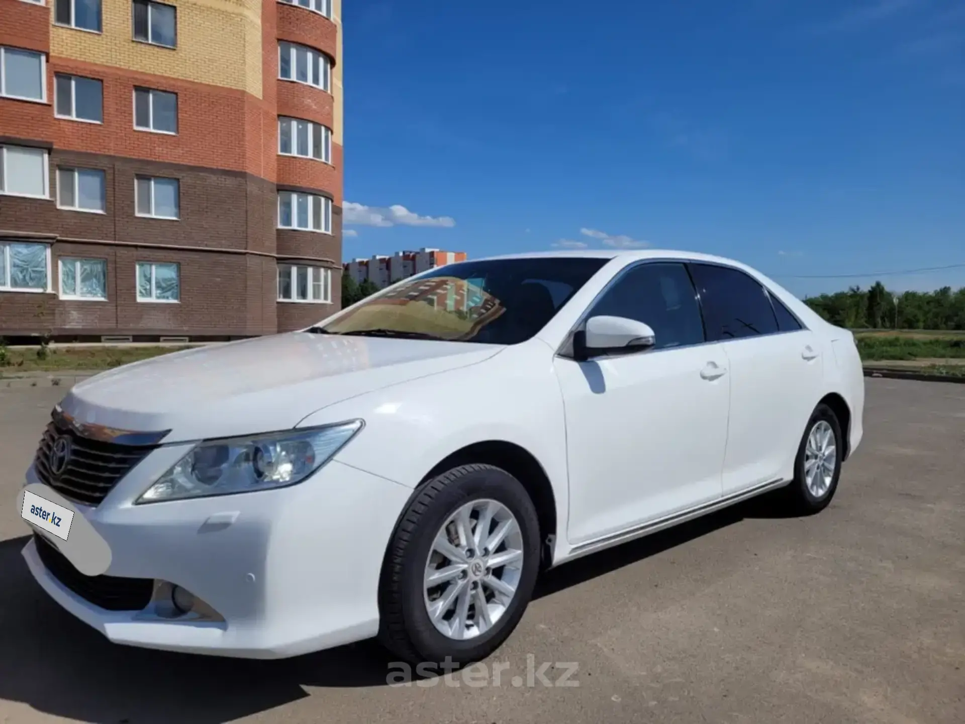 Toyota Camry 2012 белая