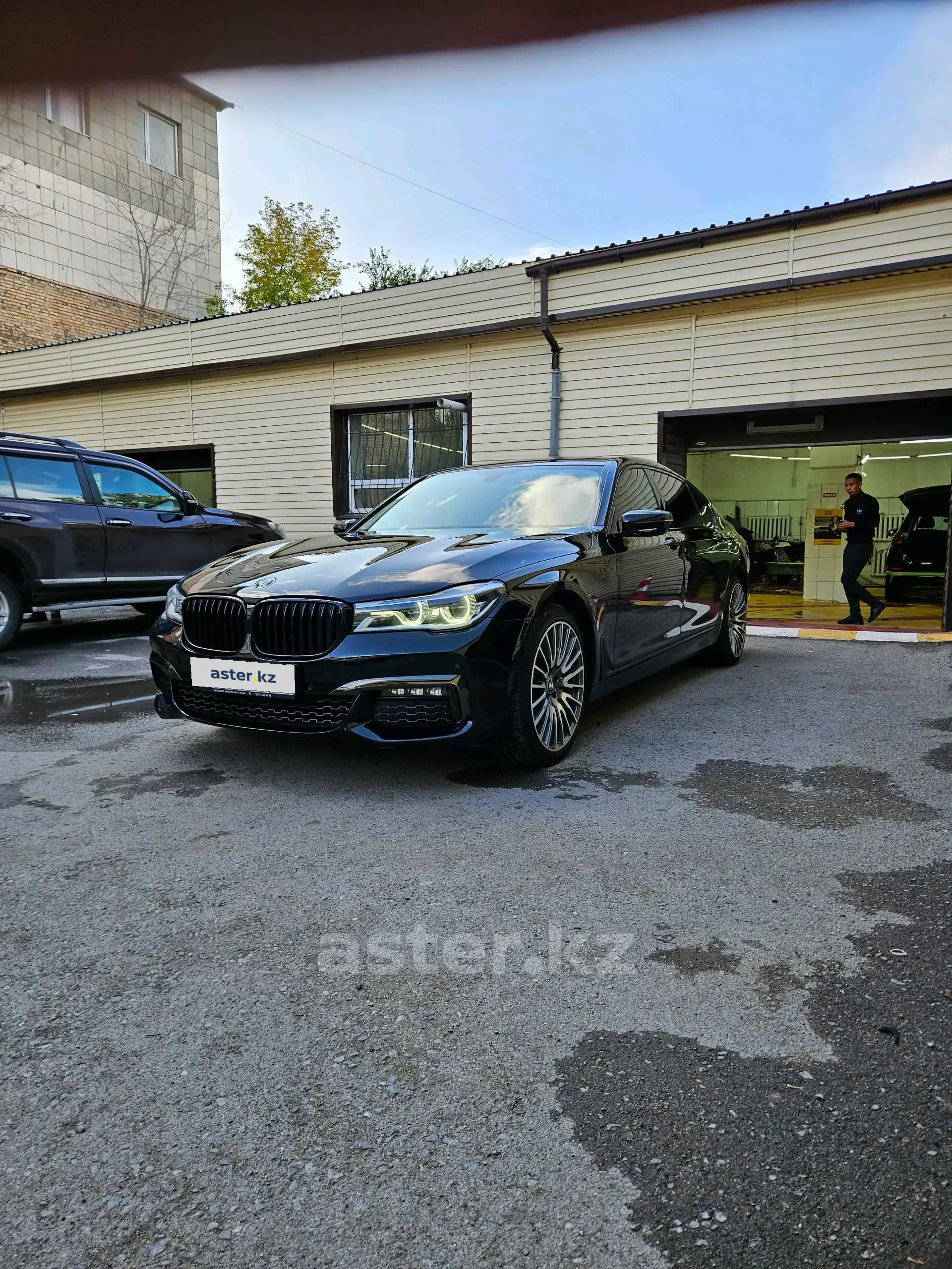 BMW 7 серии 2016