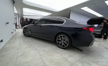 BMW 5 серии 2022 года за 35 450 000 тг. в Алматы
