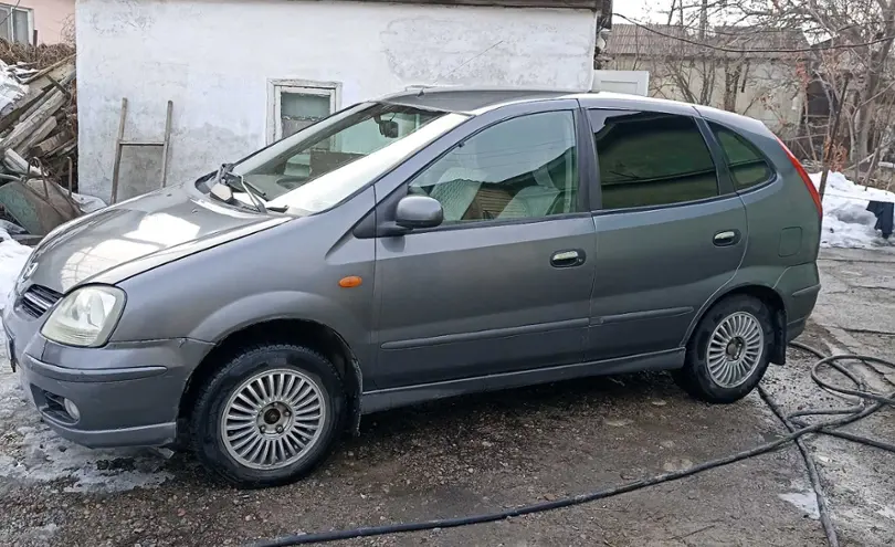 Nissan Almera Tino 2004