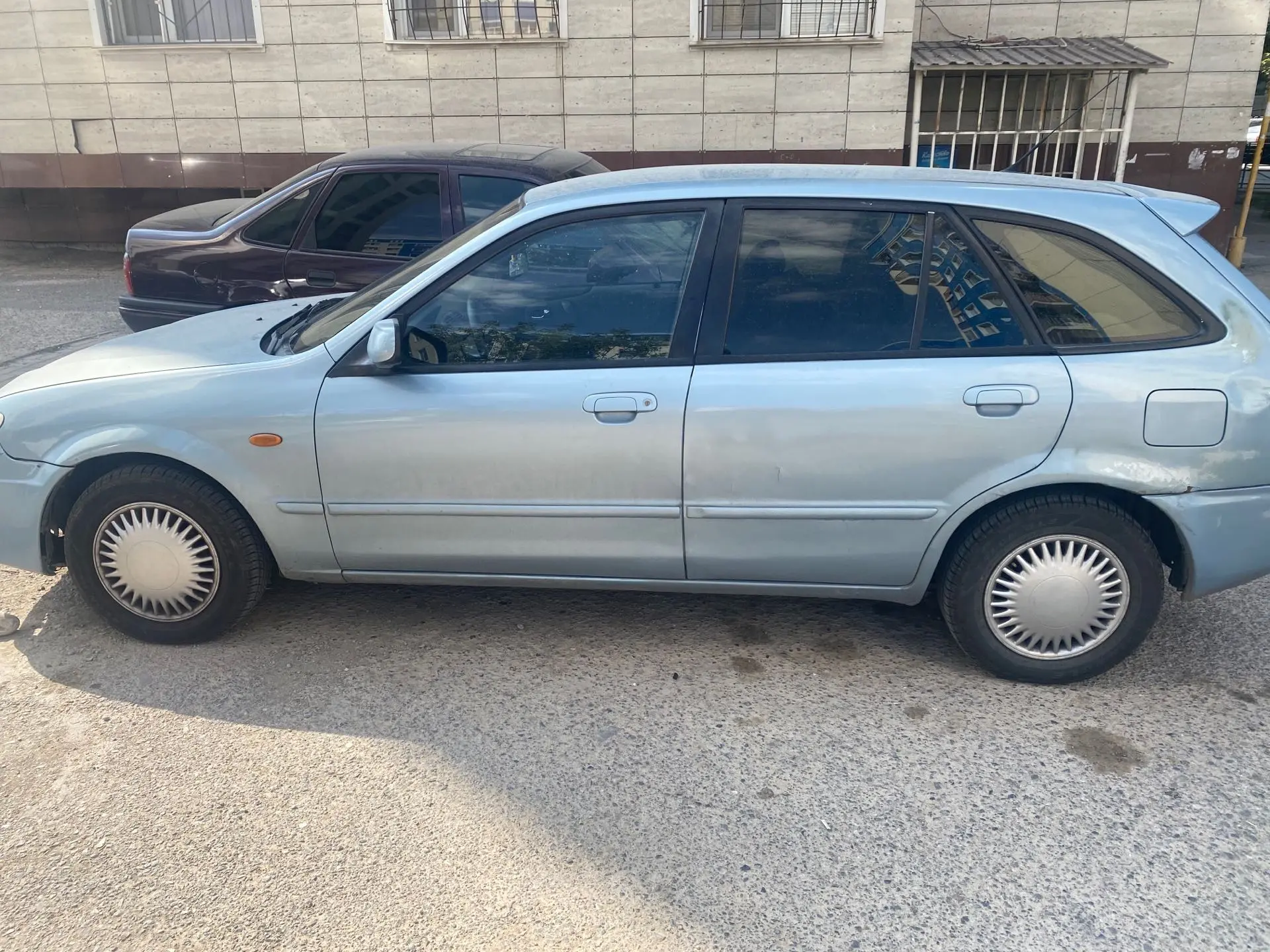 Mazda 323 2002