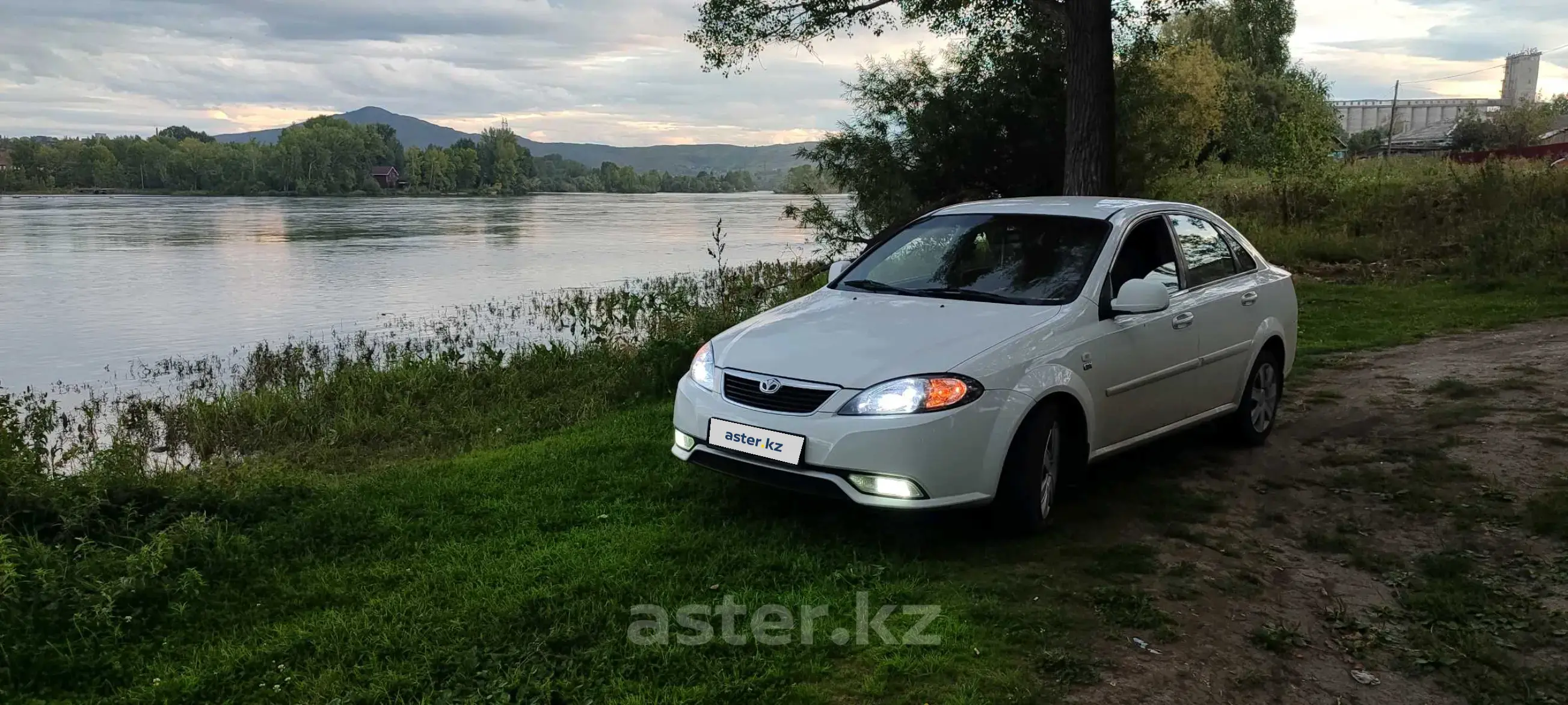 Daewoo Gentra Misty Lake