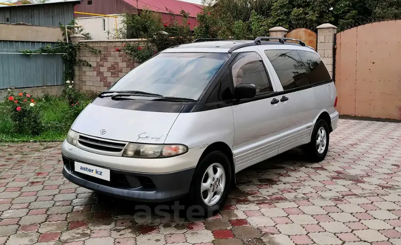 Тойота эстима 1995. Тойота Эстима 1995 года. Toyota lucida Estima 1995 гнилая. Toyota Estima 1995 салон. Эстима 1995 дизель характеристики.