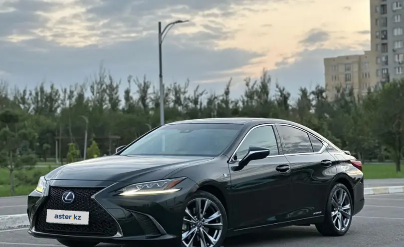Lexus ES 2019 года за 25 000 000 тг. в Алматы