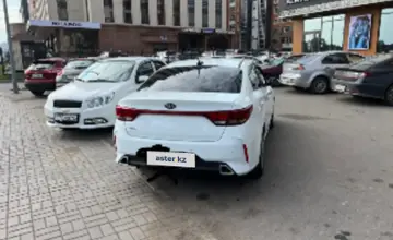 Kia Rio 2020 года за 9 300 000 тг. в Астана