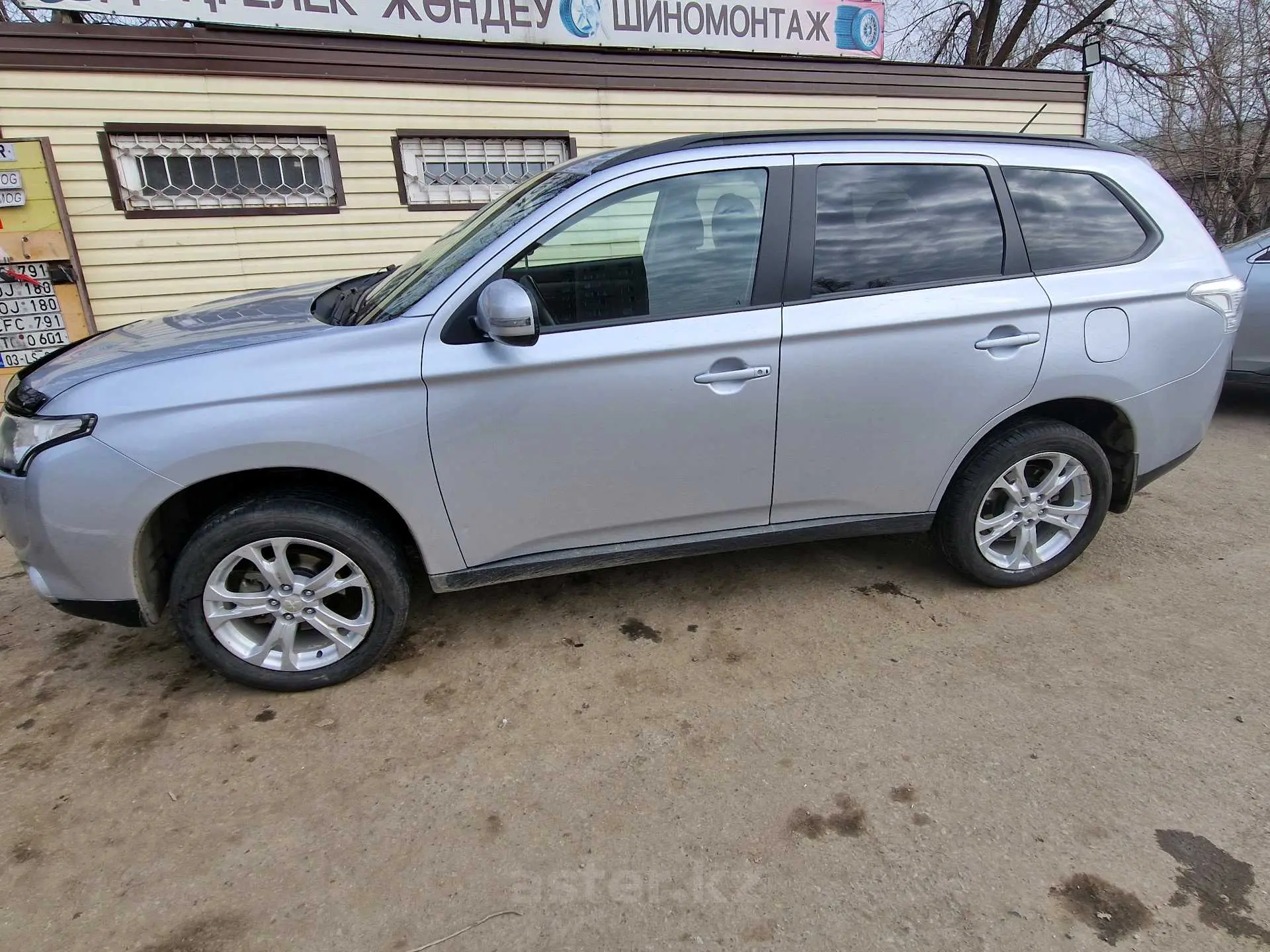 Mitsubishi Outlander 2012