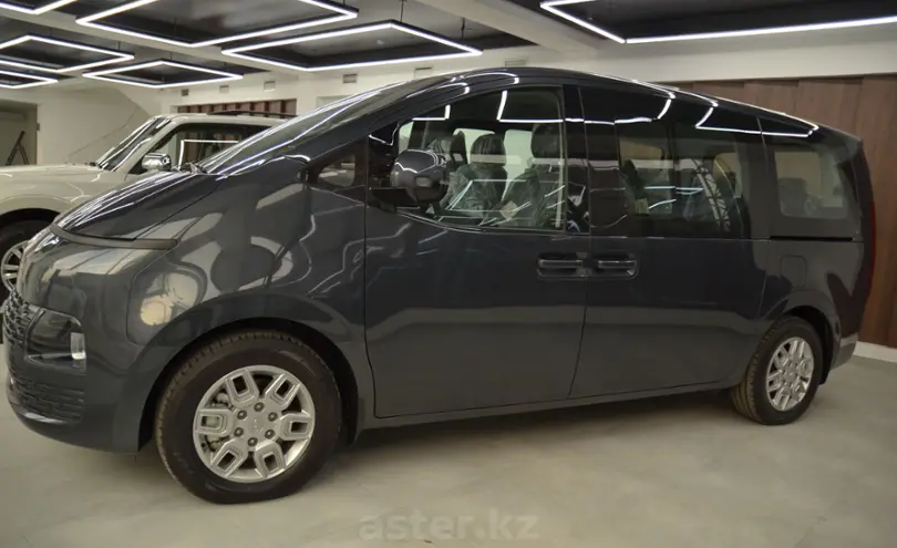Hyundai Staria 2022 года за 22 800 000 тг. в Алматы