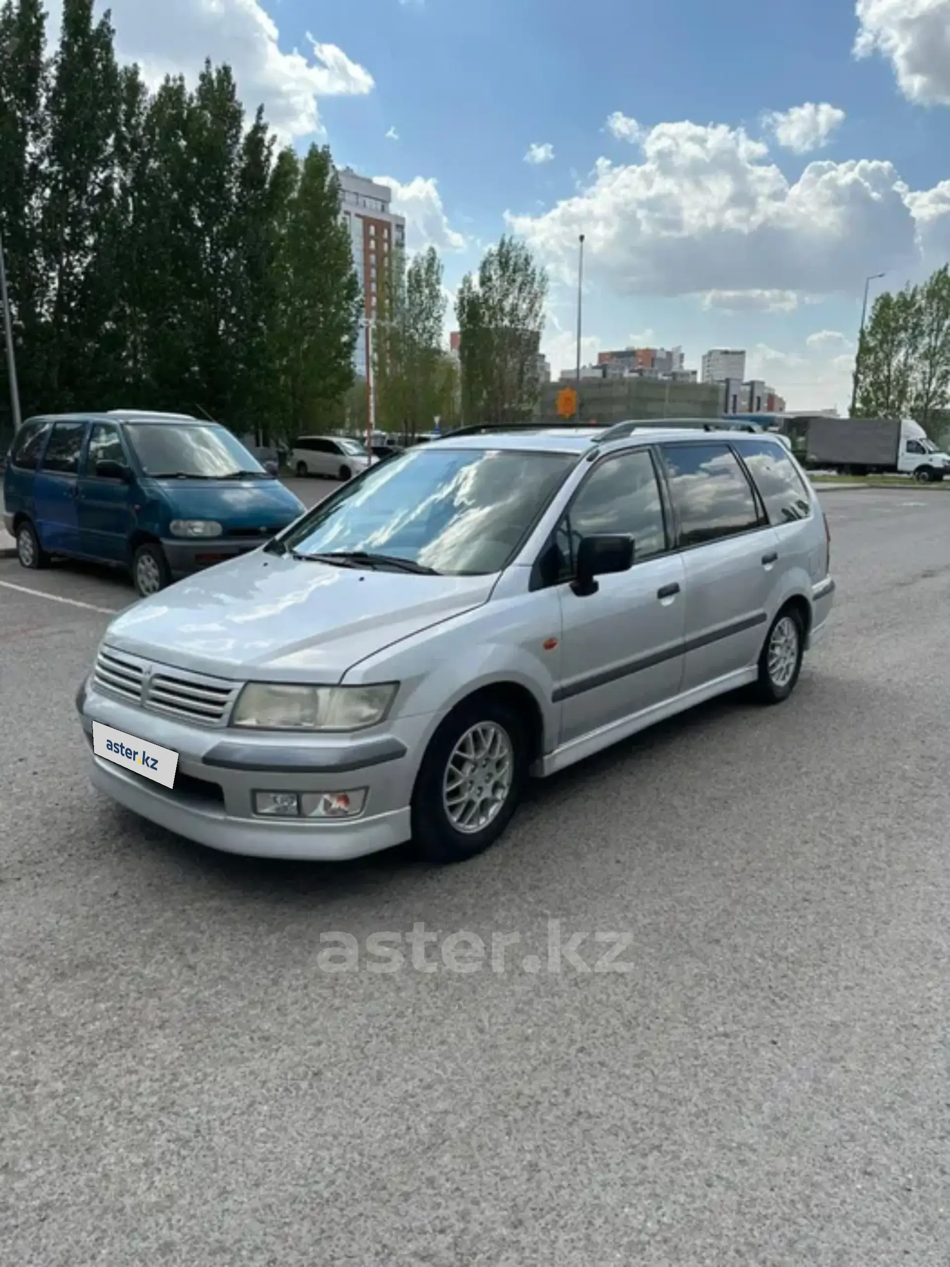 Mitsubishi Space Wagon 2001