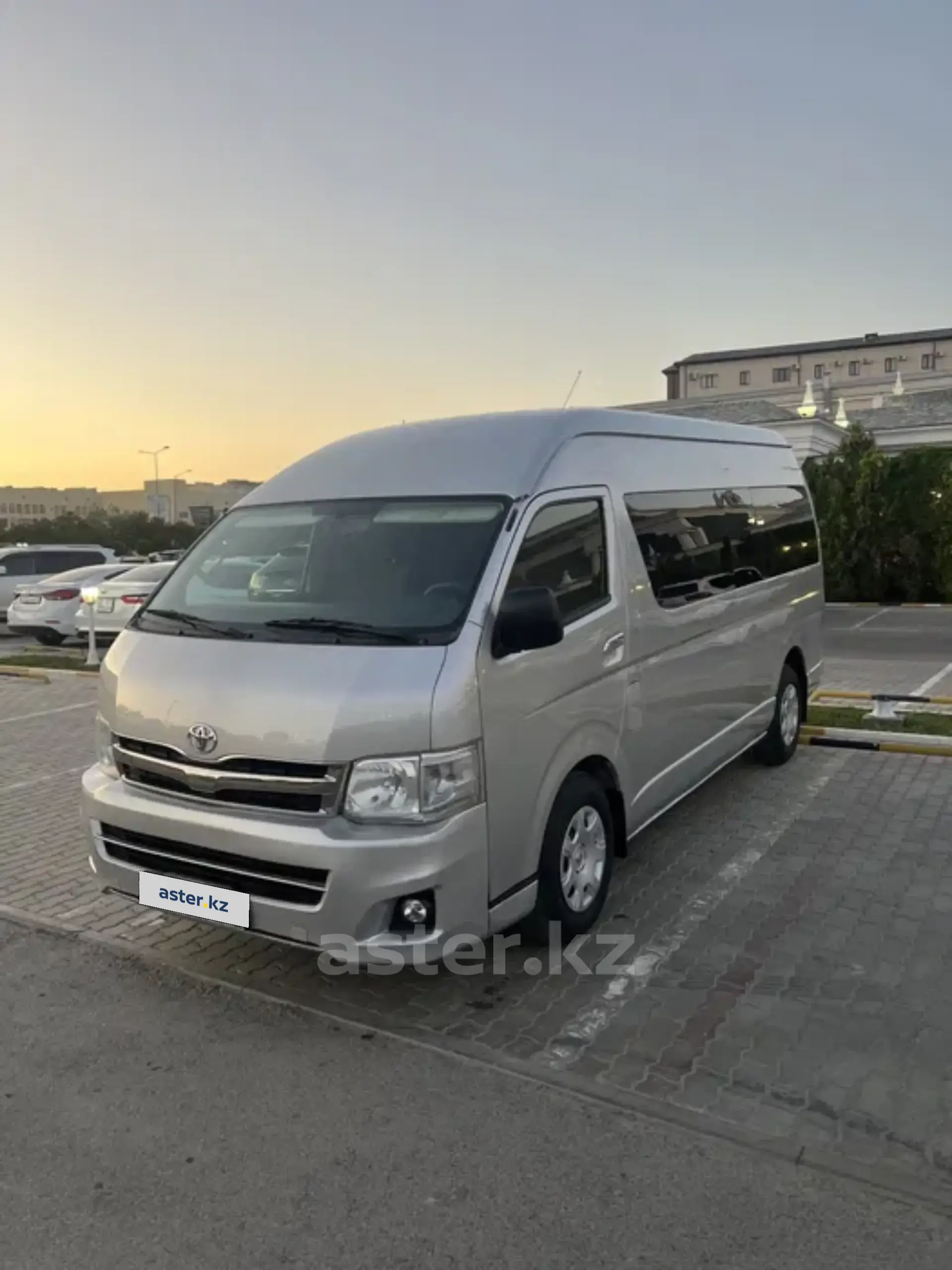 Toyota HiAce 2012