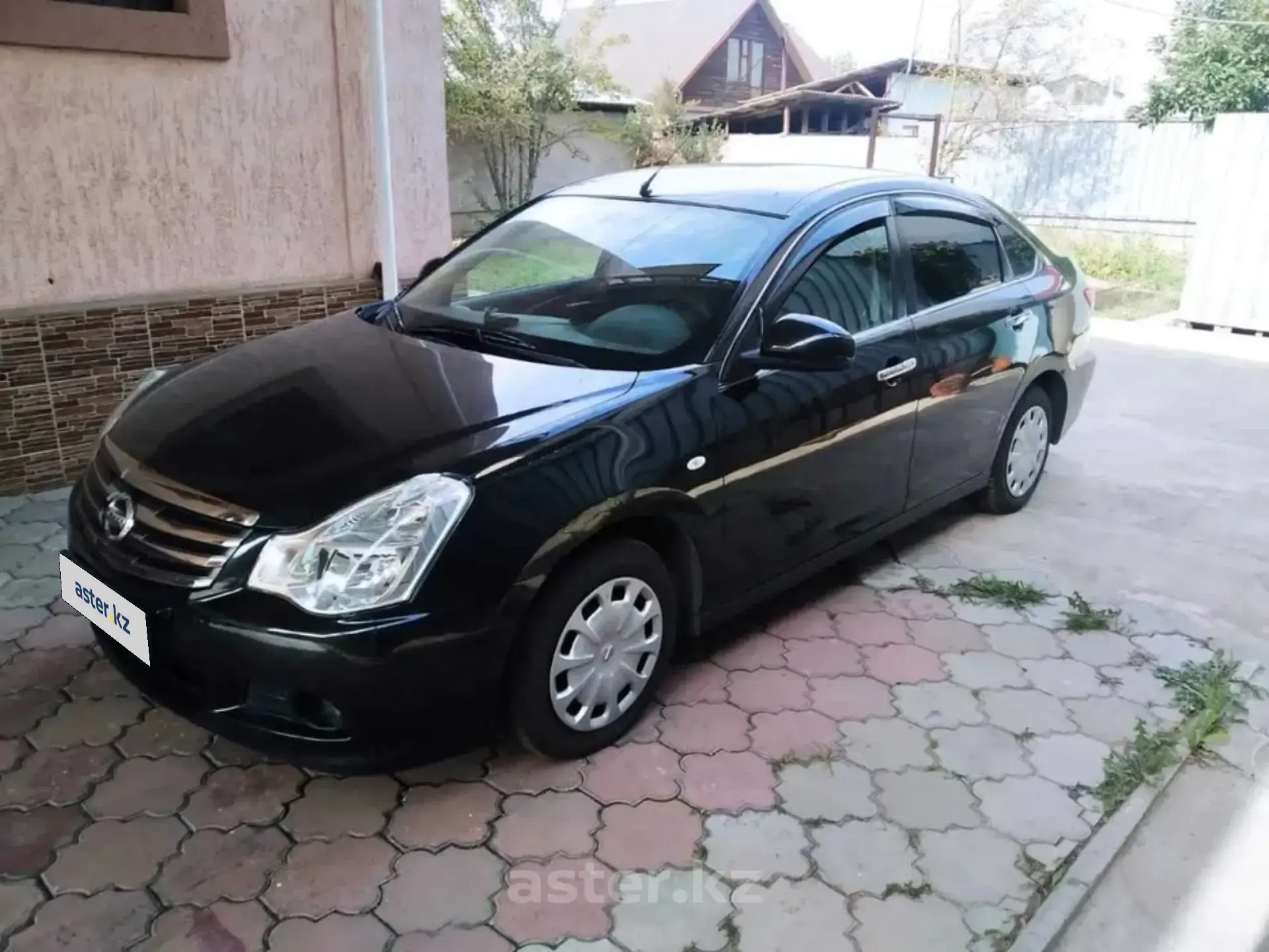 Nissan Almera 2015