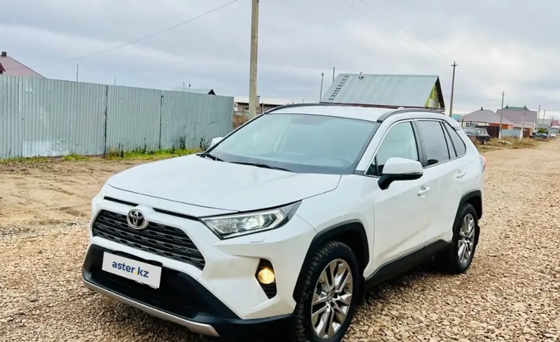 Toyota RAV4 2021 года за 17 090 000 тг. в Костанай