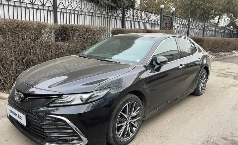 Toyota Camry 2022 года за 15 800 000 тг. в Алматы