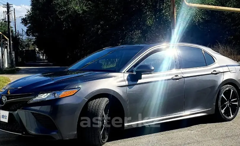 Toyota Camry 2020 года за 14 200 000 тг. в Алматы