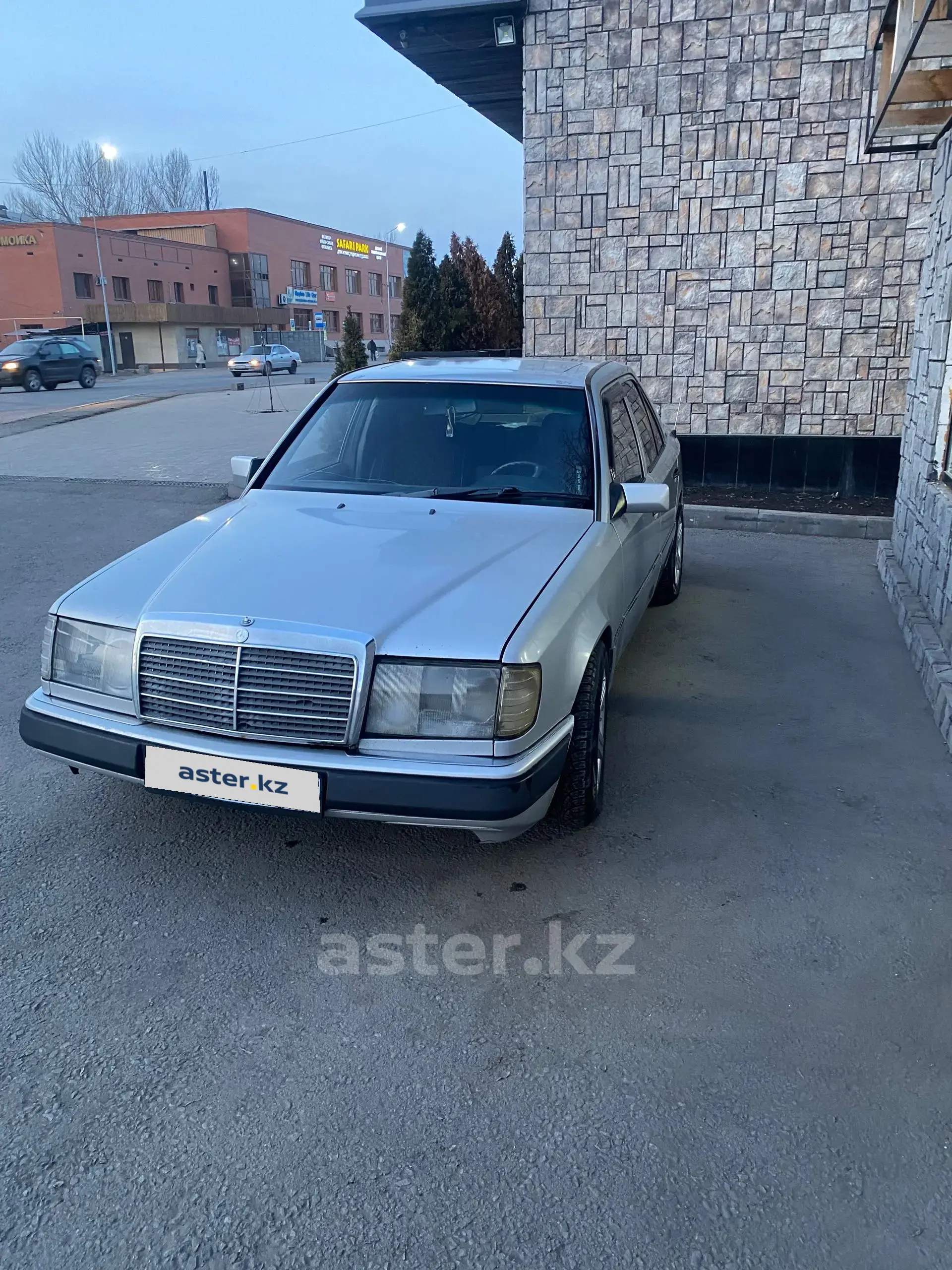 Mercedes-Benz E-Класс 1992