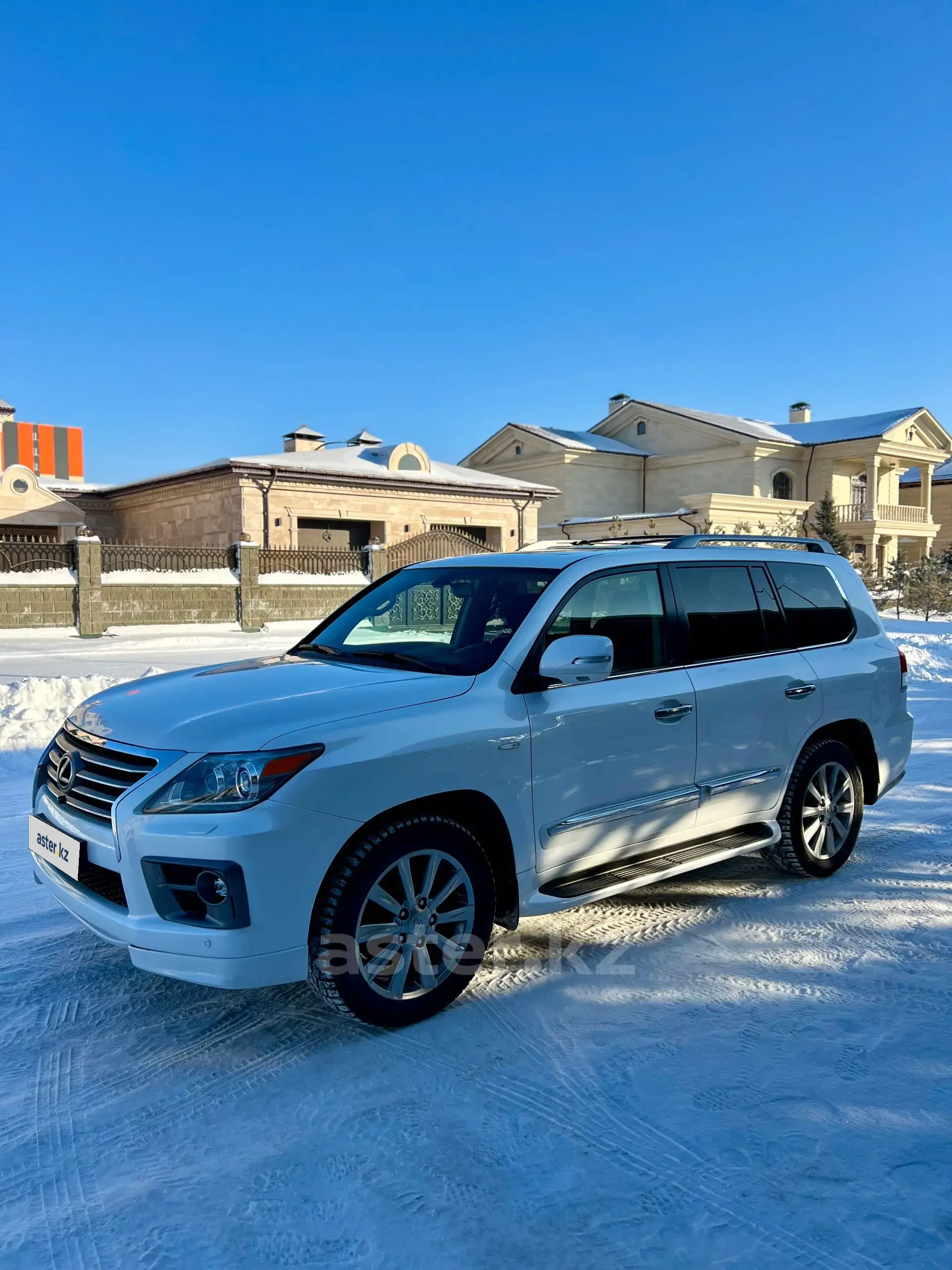 Lexus LX 2011