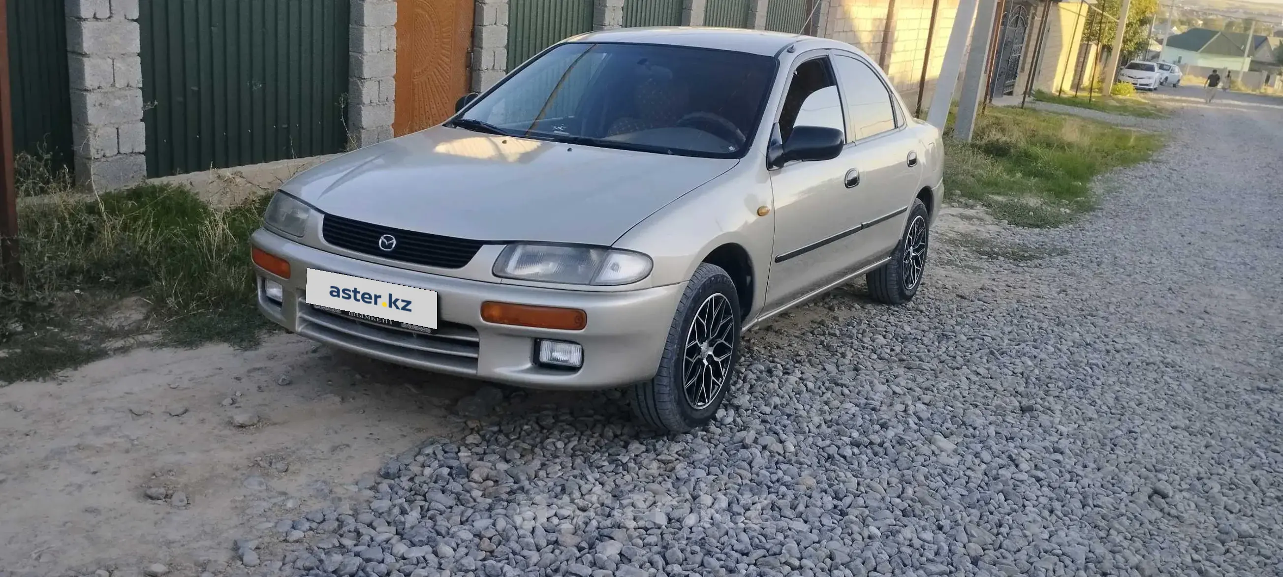 Mazda 323 1996