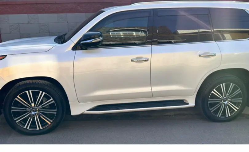 Lexus LX 2019 года за 57 000 000 тг. в Алматы