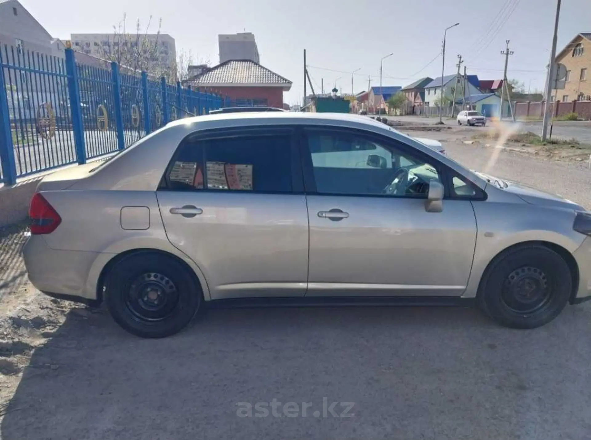 Nissan Tiida 2006