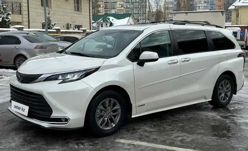 Toyota Sienna 2021 года за 27 000 000 тг. в Астана