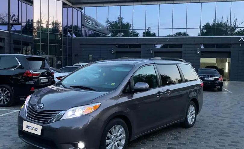 Toyota Sienna 2015 года за 15 000 000 тг. в Алматы