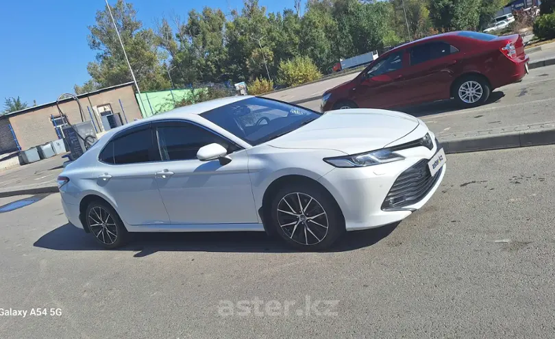 Toyota Camry 2019 года за 13 500 000 тг. в Алматы