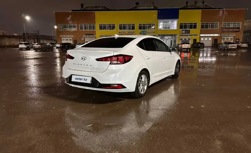 Hyundai Elantra 2019 года за 6 600 000 тг. в Астана