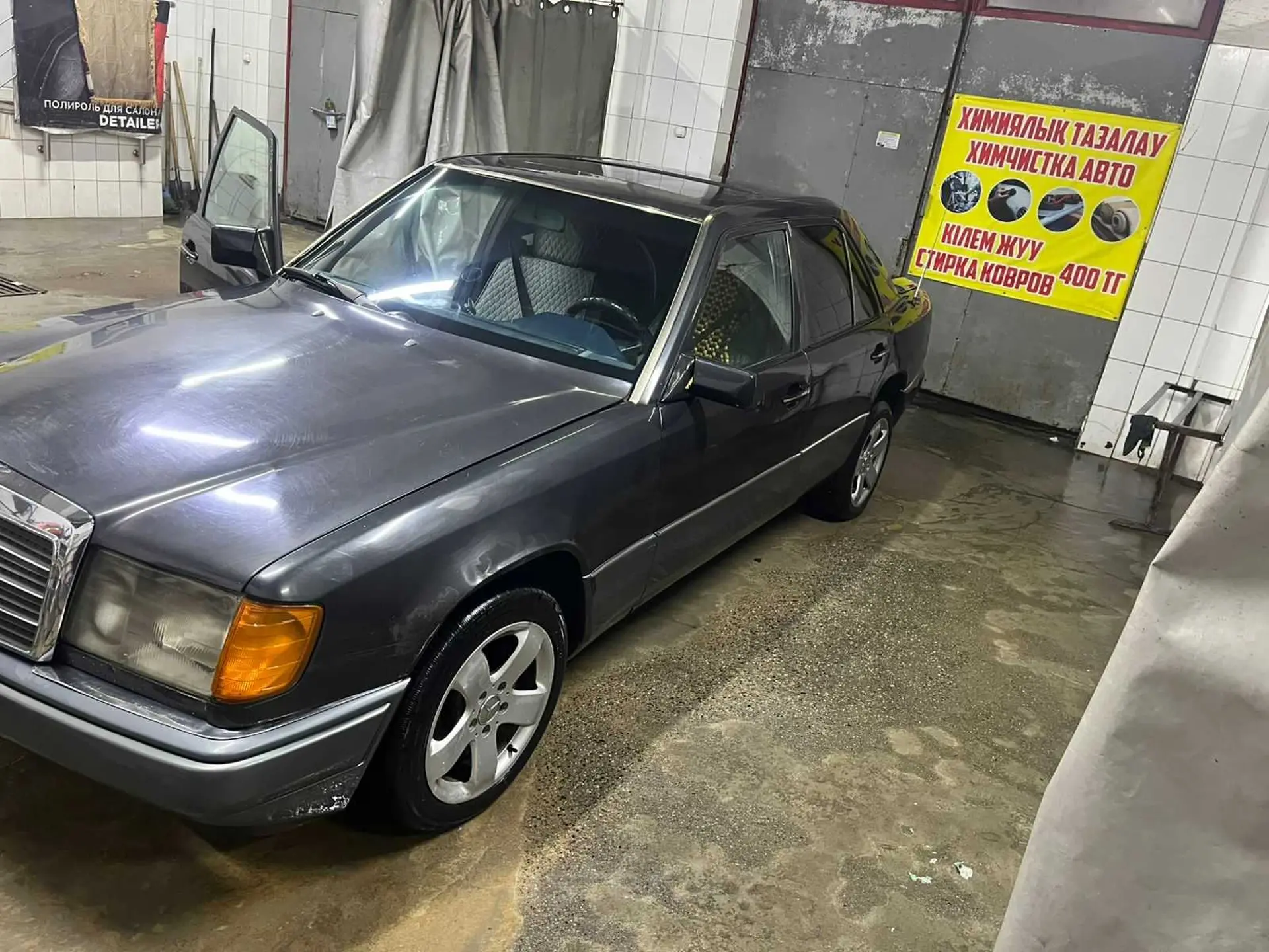 Mercedes-Benz W124 1990