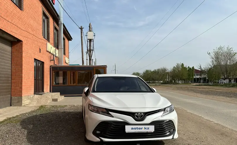 Toyota Camry 2019 года за 12 500 000 тг. в Актюбинская область