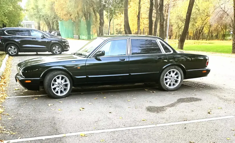 Jaguar XJ 2001 года за 8 800 000 тг. в Алматы