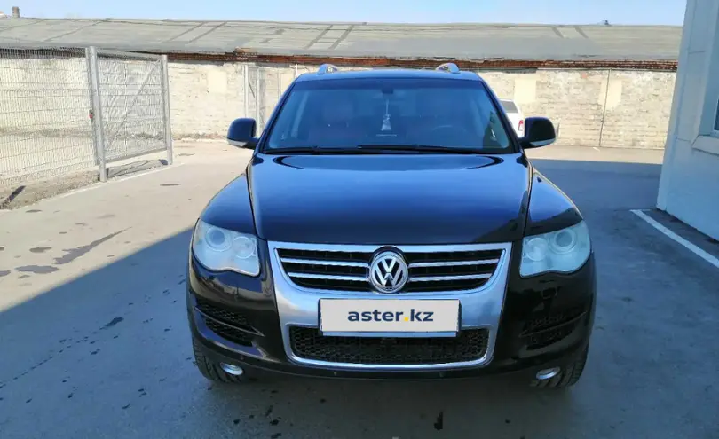 Volkswagen Touareg 2008 года за 8 000 000 тг. в Астана