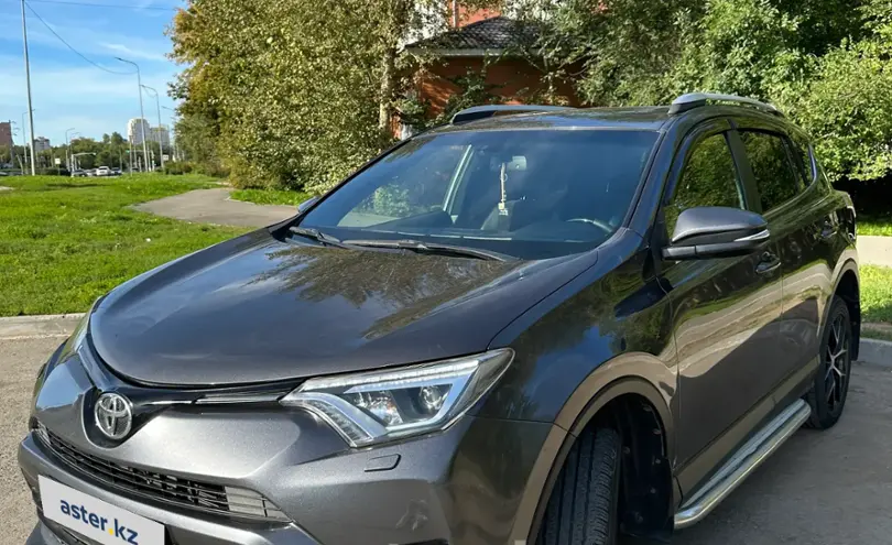 Toyota RAV4 2015 года за 10 600 000 тг. в Астана