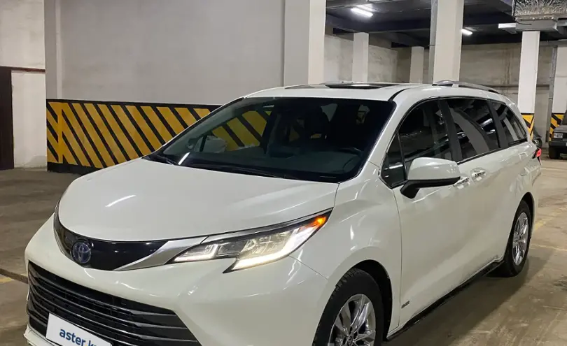 Toyota Sienna 2021 года за 22 450 000 тг. в Астана