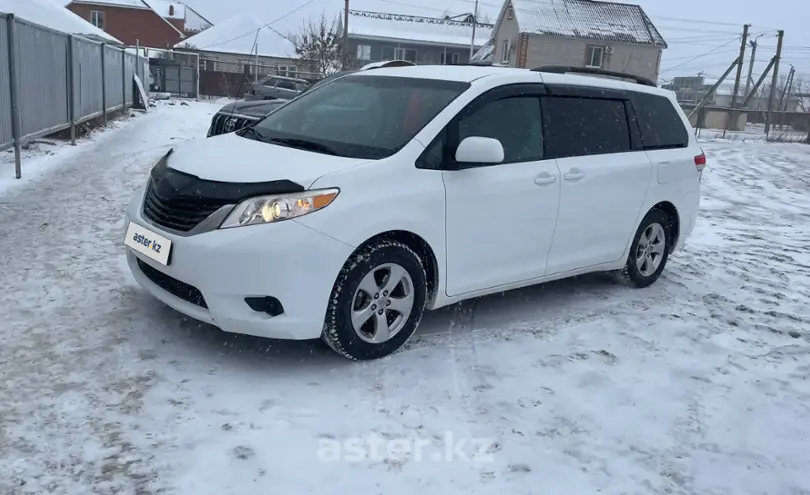 Toyota Sienna 2013 года за 13 500 000 тг. в Астана