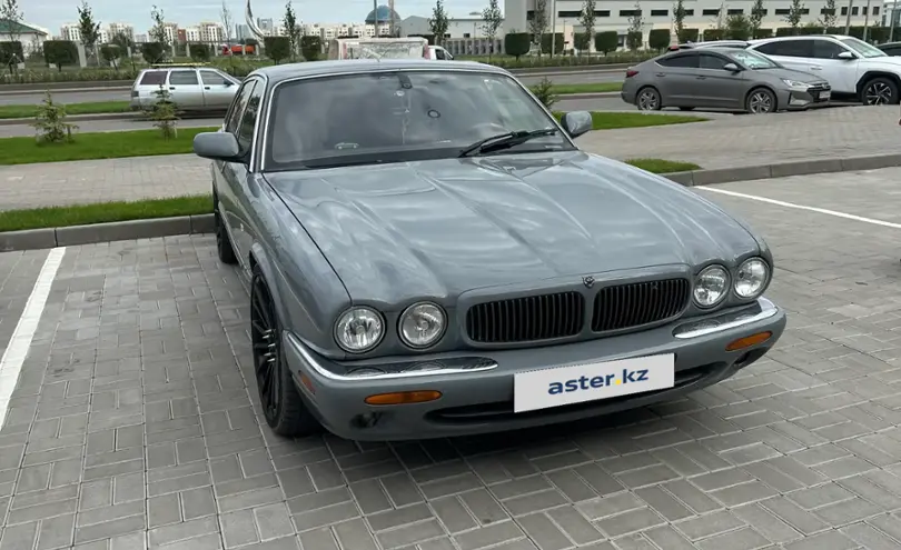 Jaguar XJ 2000 года за 10 000 000 тг. в Астана