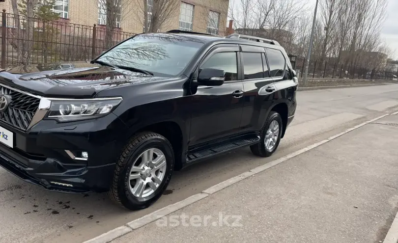 Toyota Land Cruiser Prado 2019 года за 23 000 000 тг. в Астана