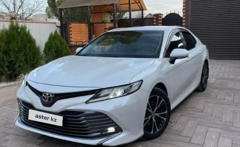 Toyota Camry 2019 года за 13 200 000 тг. в Актюбинская область