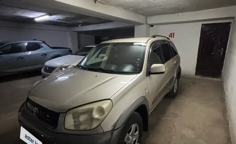 Toyota RAV4 2004 года за 5 850 000 тг. в Астана