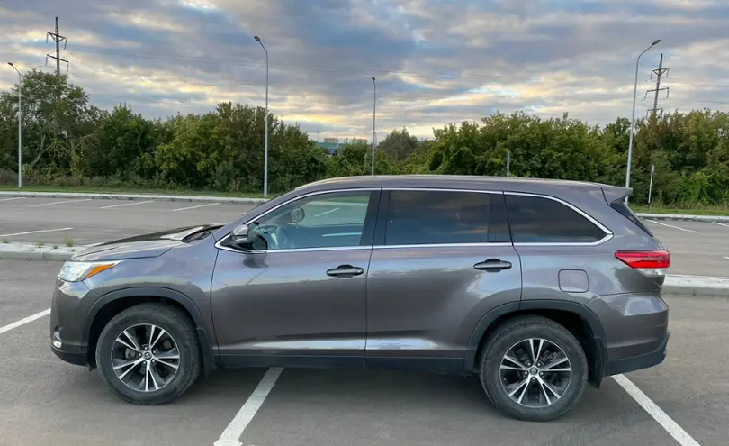 Toyota Highlander 2019 года за 18 000 000 тг. в Астана