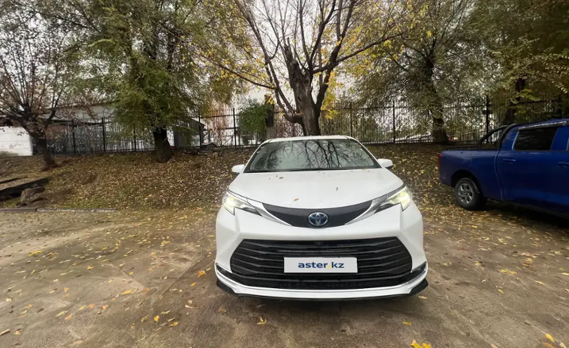 Toyota Sienna 2023 года за 20 000 000 тг. в Алматы